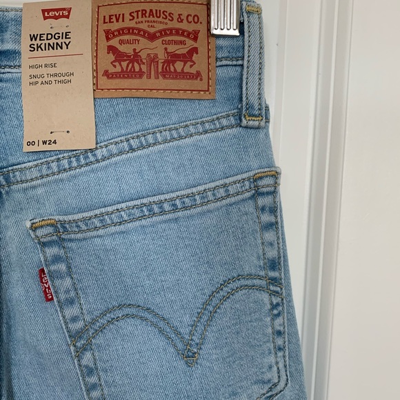 SALE! ⭐️ Levi’s Wedgie fit high rise skinny shimmer opal li - Picture 8 of 8